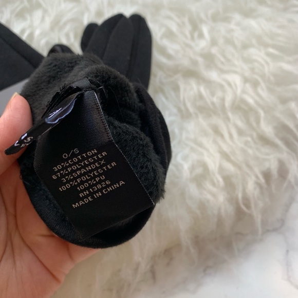 Marcus Adler pompom touchscreen gloves black NWT - Picture 5 of 6